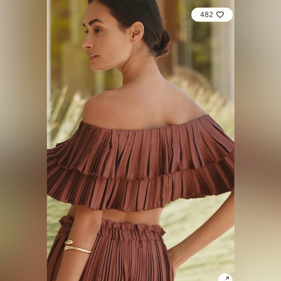 By Anthropologie Off-The-Shoulder Plissé Ruffled Crop Top - Picture 4 of 4